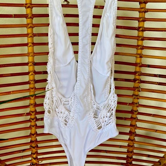 Indah Pagoda One Piece White - Picture 3 of 3